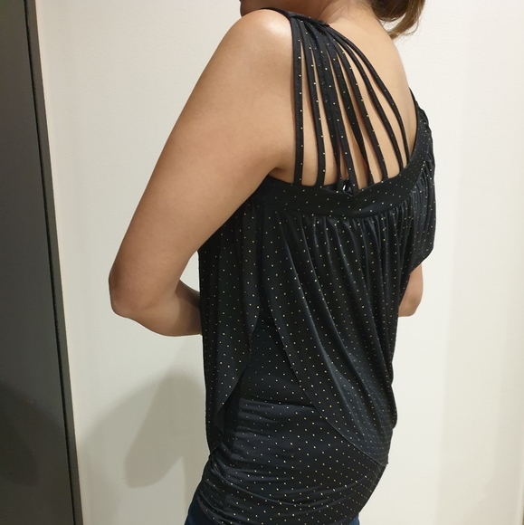 Black top - Picture 2 of 5